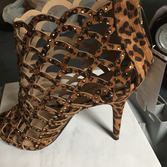 Zigi Soho Shoes - Zigi Soho Duran leopard rhinestone caged heel 9nwt